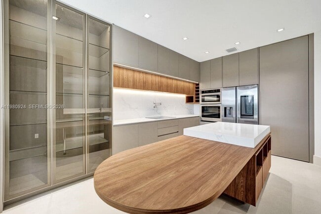 Building Photo - 4100 E Gardenia Ave