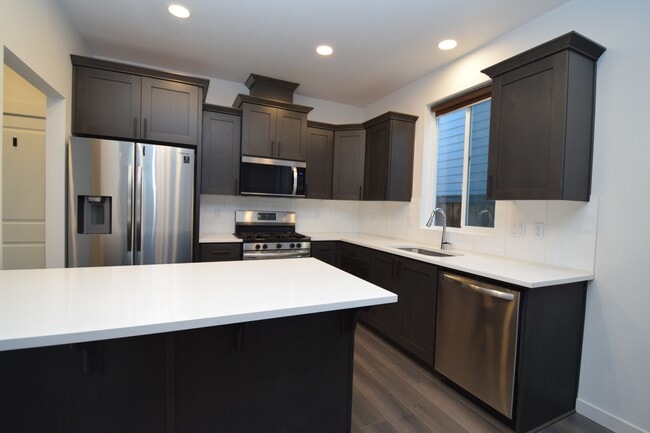 Building Photo - 828 S 24th Ave