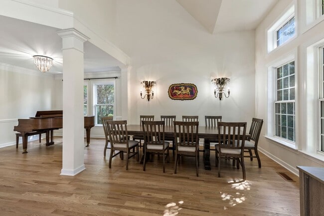Building Photo - 415 Enclave Ct