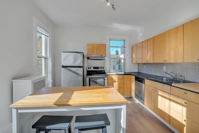 Building Photo - 25 Reservoir Ave