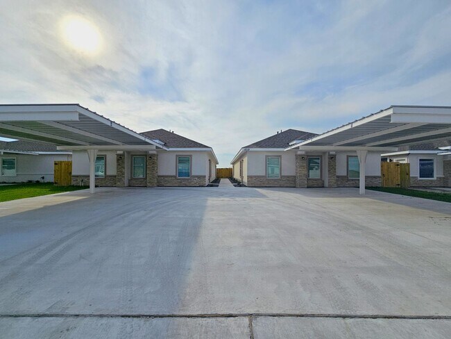 Building Photo - 1019 N Woodson Ave