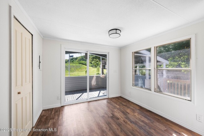 Building Photo - 720 Edgebrook Dr