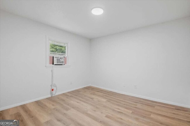 Building Photo - 608 N College Dr