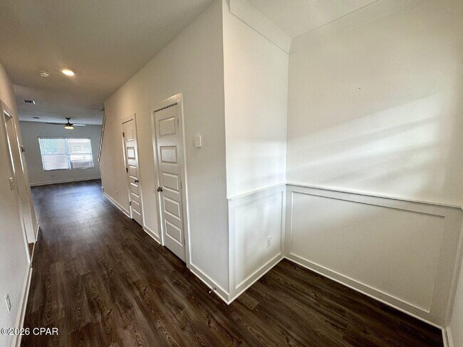 Building Photo - 5889 Tyndall Pl