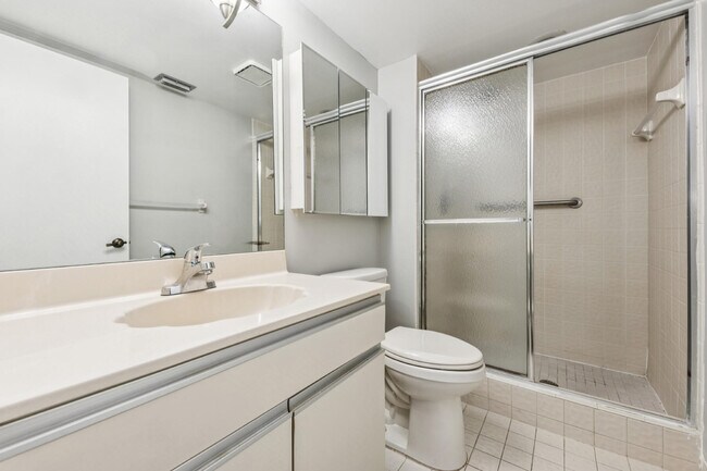 Building Photo - 5040 Rose Hill Dr