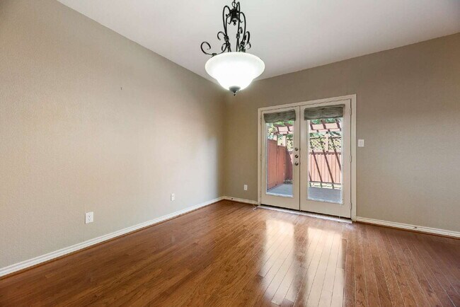 Building Photo - Dog friendly 3-2.5-2 Townhome in the heart of Plano!