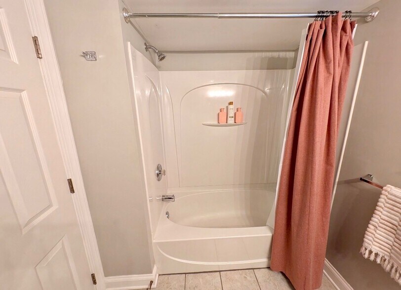 Building Photo - 2000 Upland Dr