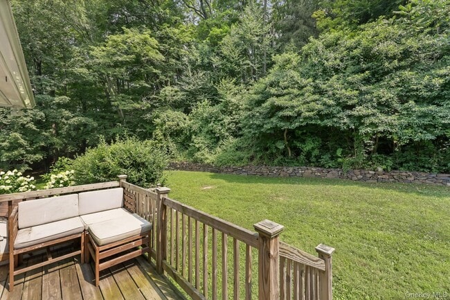 Building Photo - 777 Armonk Rd