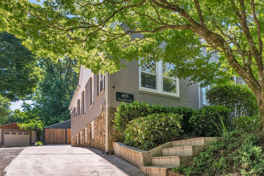 Building Photo - 455 Claire Dr NE