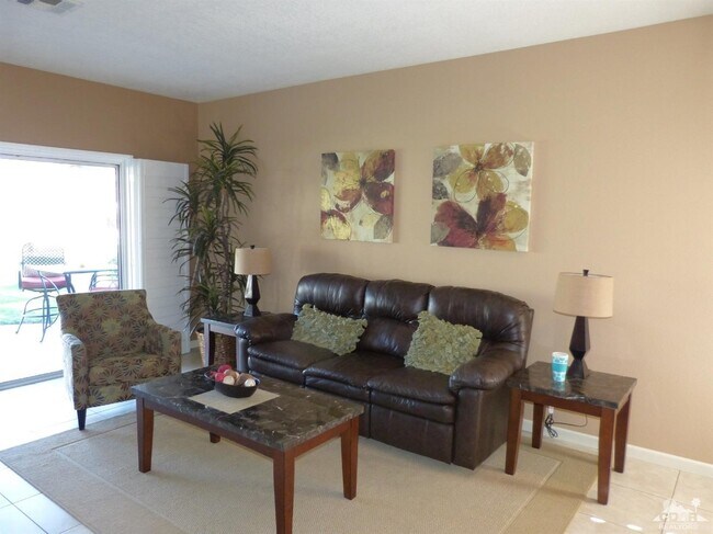 Building Photo - 221 Vista Royale Cir E