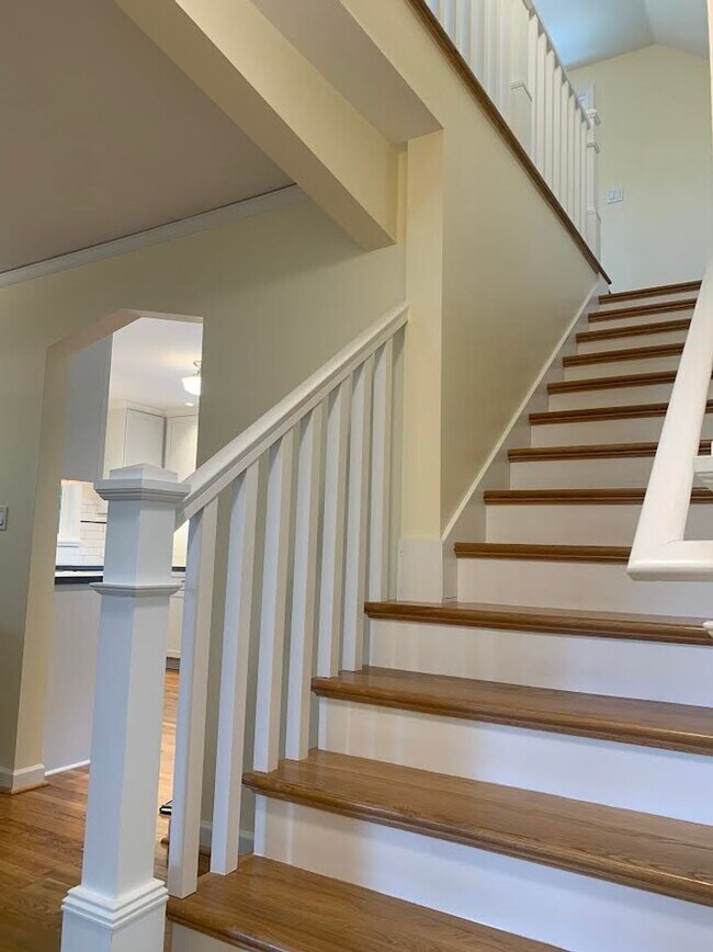 Building Photo - Impecable Remodel of Historic Eastmoreland Gem