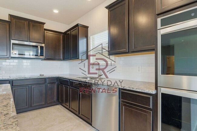 Building Photo - 2102 Gadwall Dr