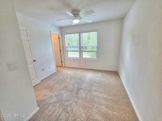 Building Photo - 3972 Vlg Vw Ln