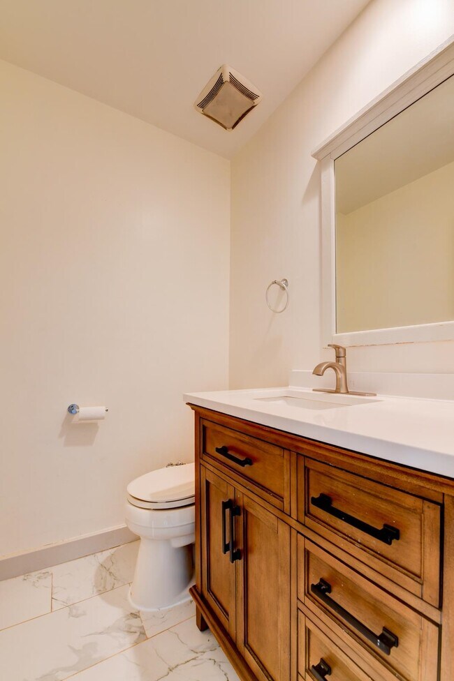 Building Photo - 816 Topsail Ln