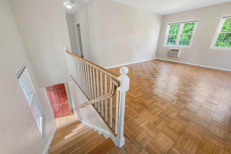 Building Photo - 3624 Valley Dr