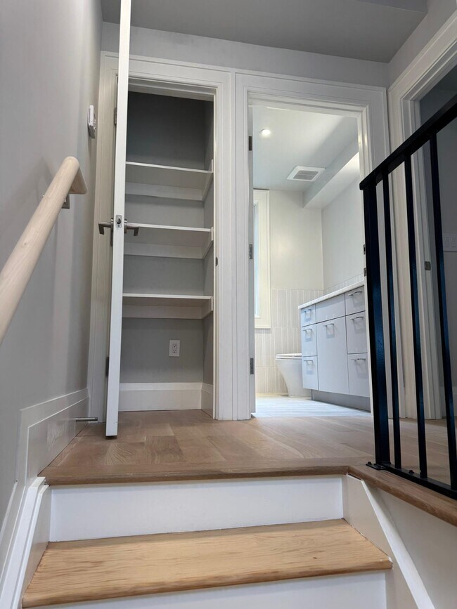 Building Photo - 625 Court St