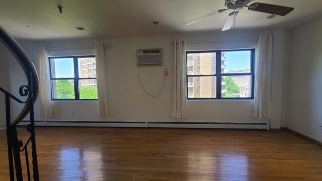 Building Photo - 4905 Park Ave