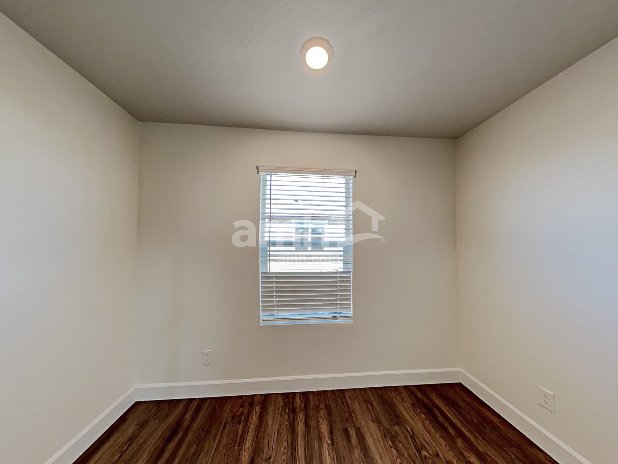 Building Photo - 638 W Harbor Dr