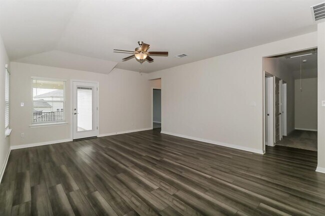 Building Photo - 117 Sun Grove Trl