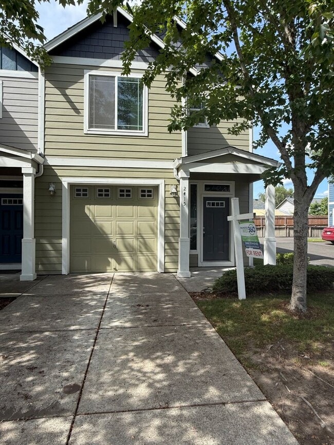Primary Photo - Beautifully Renovated 3 Bedroom Townhome i...