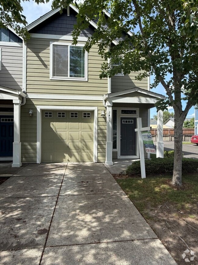 Building Photo - Beautifully Renovated 3 Bedroom Townhome i...