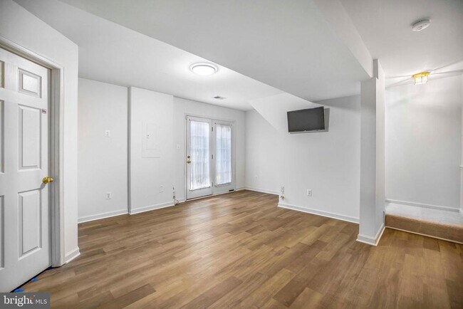 Building Photo - 43782 Brookline Terrace