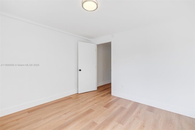 Building Photo - 1610 NW 33rd Ave