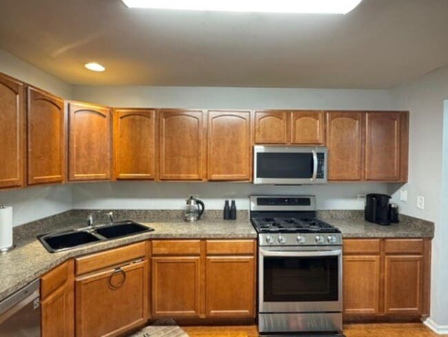 Building Photo - 9363 Rainsford Dr