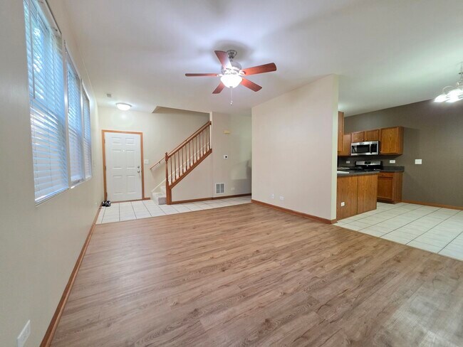Building Photo - 3959 Blackstone Dr