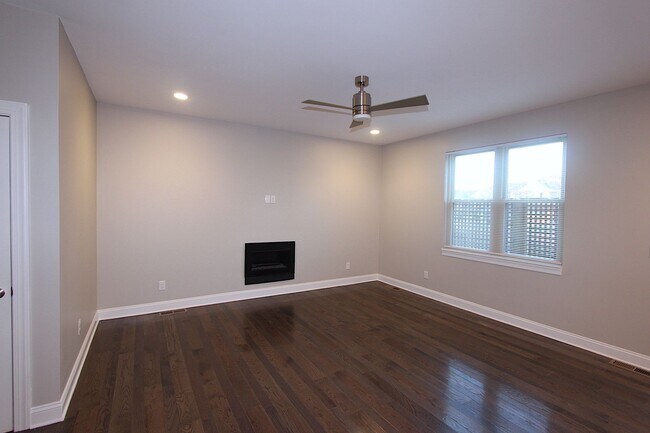 Building Photo - Modern Style Home in Downtown Durham!