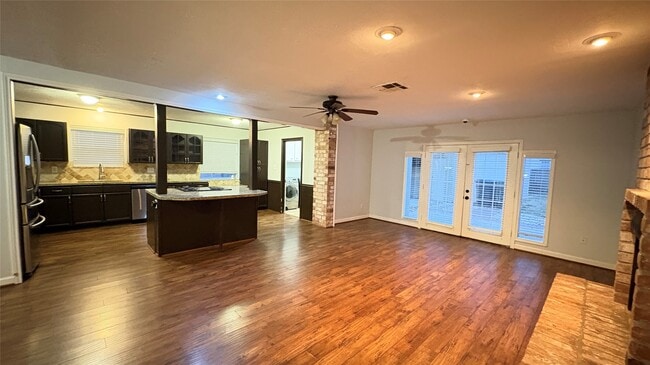 Building Photo - 13914 Oakwood Ln