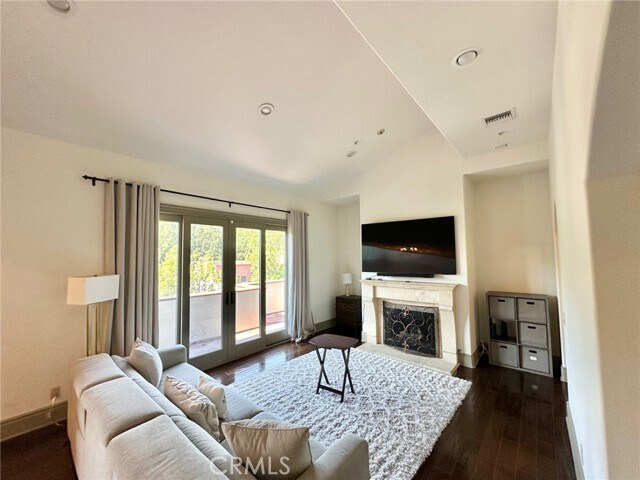 Building Photo - 108 S El Molino Ave