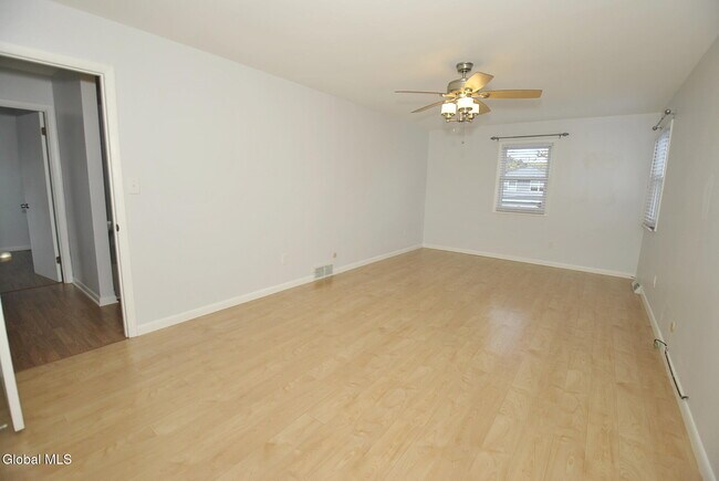 Building Photo - 33 B Ledgewood Dr