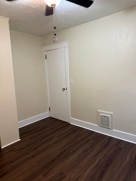 Building Photo - 308 Robinson St