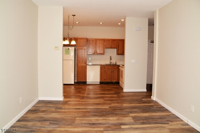 Building Photo - 2 Richmond Rd