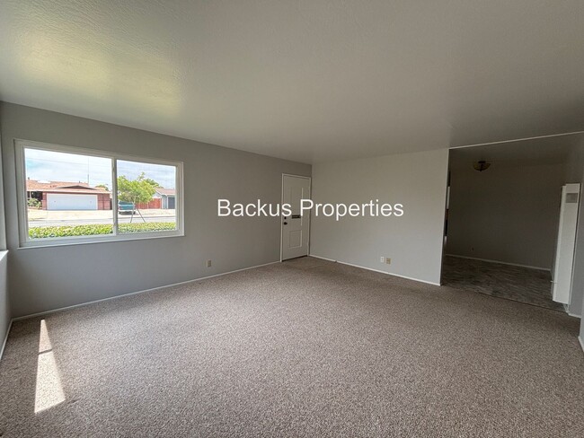 Building Photo - Three bedroom North Salinas Home on Linwoo...
