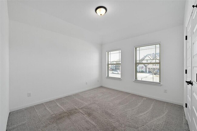 Building Photo - 160 Fawn Riv Run