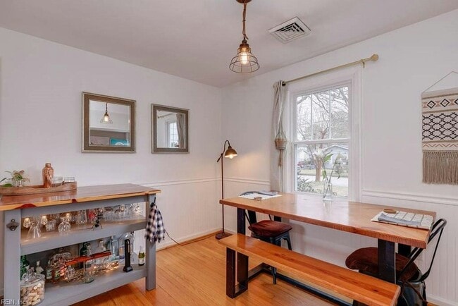 Building Photo - 171 W Bay Ave