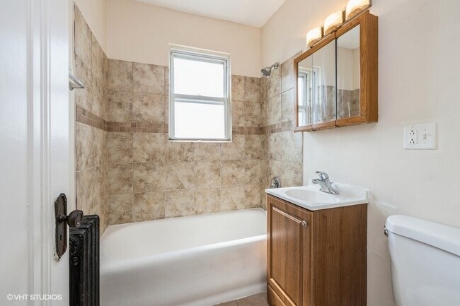 Building Photo - 1336 S Austin Blvd