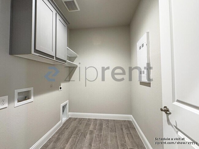 Building Photo - 3108 Lionsgate Dr