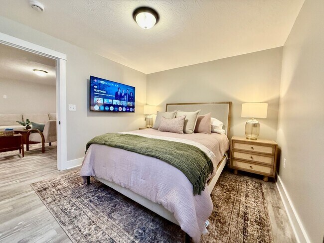 Building Photo - New 5BR Retreat With Hot Tub 2 Living Areas WC, OH