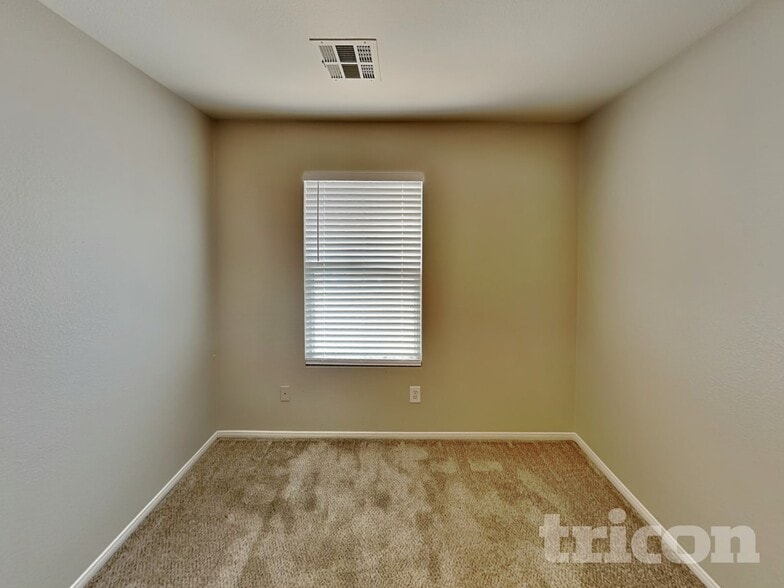 Building Photo - 5890 Autumn Harvest Ave