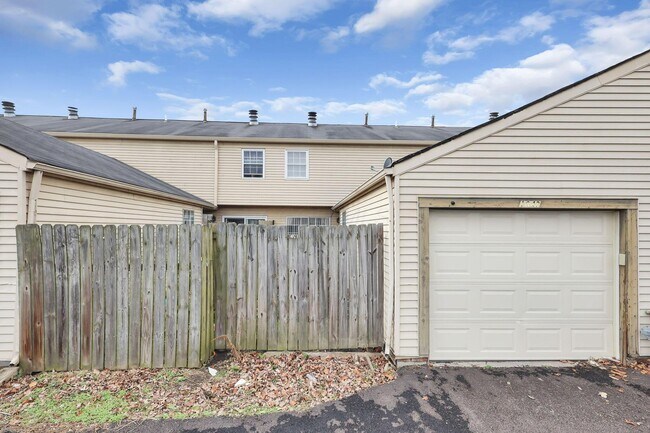 Building Photo - 1642 Park Row Dr