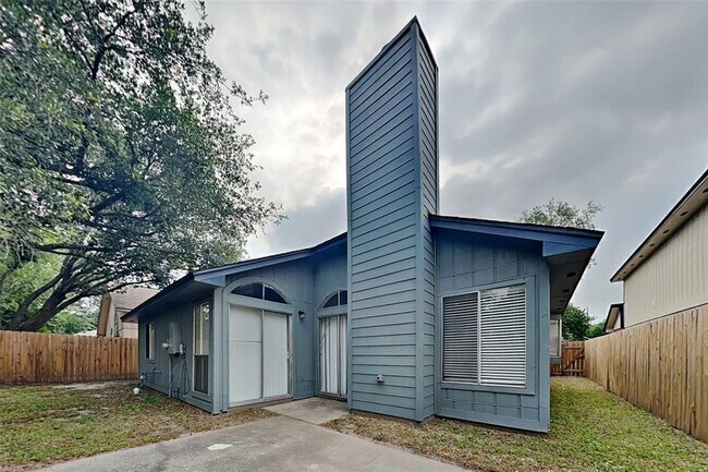 Building Photo - 8635 Spring Green Dr