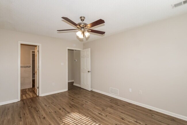 Building Photo - 7362 Stonegate Blvd