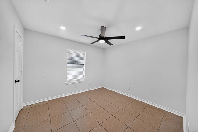 Building Photo - 3803 CR 149
