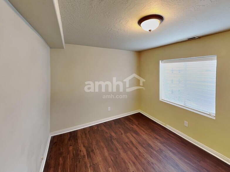 Building Photo - 2095 E Shadow Dr