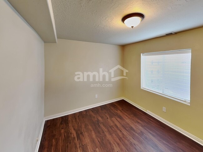 Building Photo - 2095 E Shadow Dr