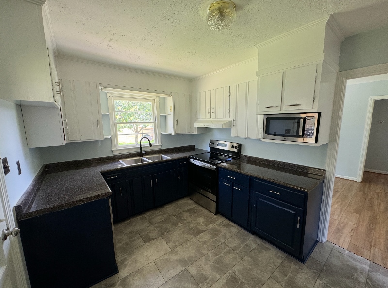 Building Photo - 2810 6th Ave