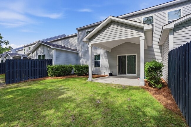 Building Photo - 17 Crown Ct